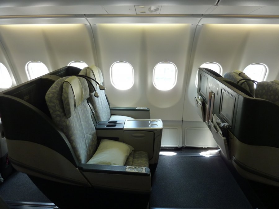 09 EVA Air Business class TPE-HKG_26.JPG