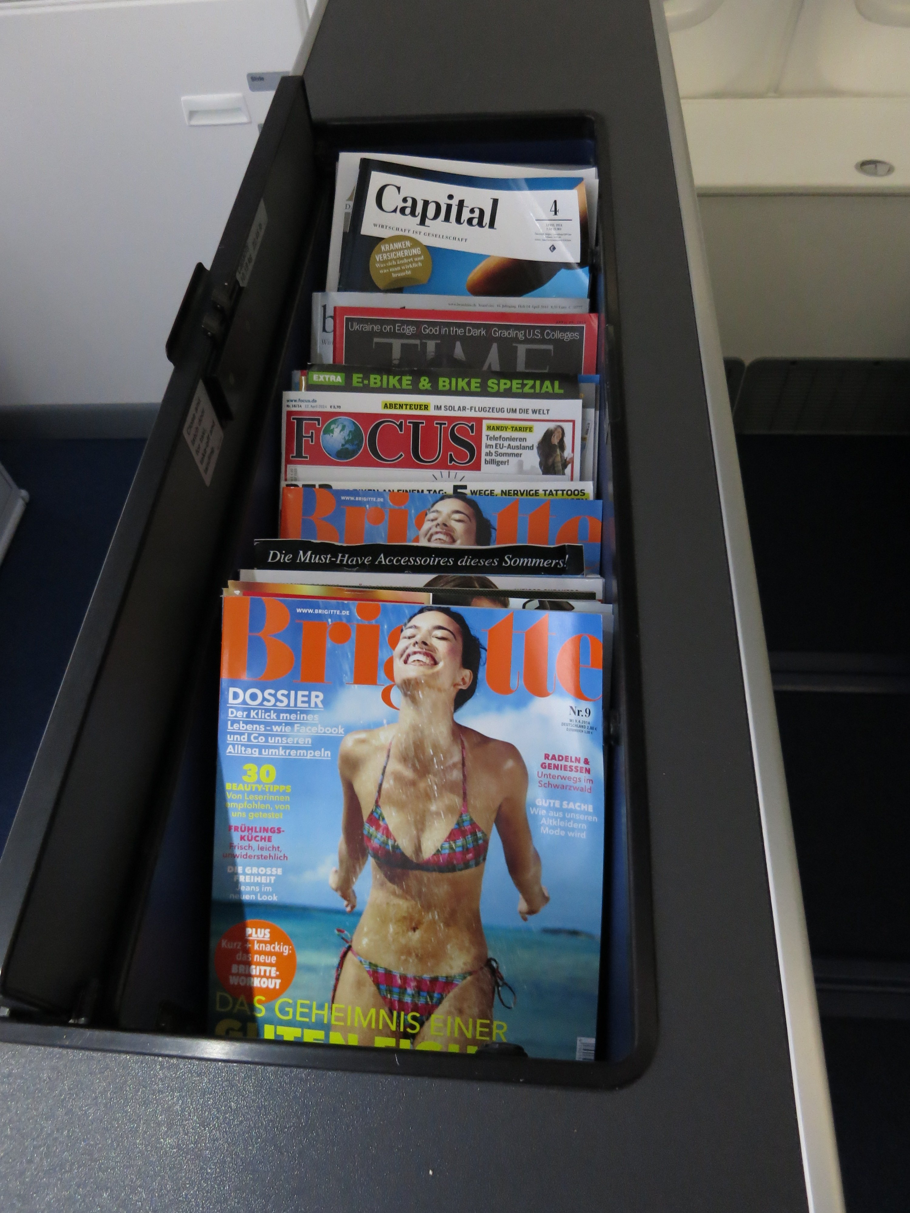 28 tidskrifter 1 övre BC.JPG