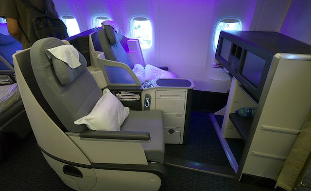 Air China Business class Boeing 777-300ER_01.jpg