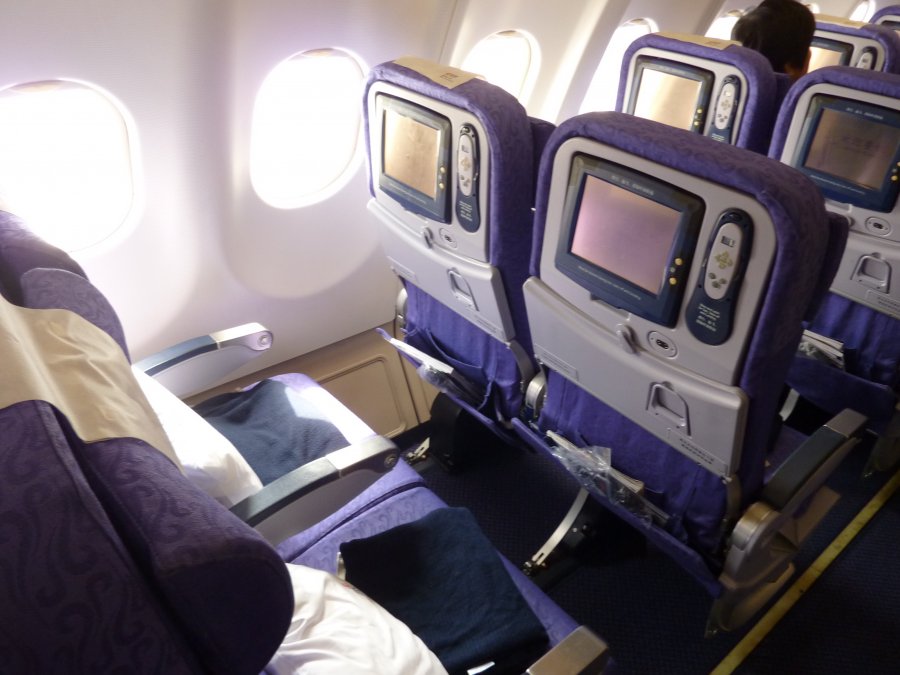 Air China Economy class A330_PEK-HKG_06.JPG