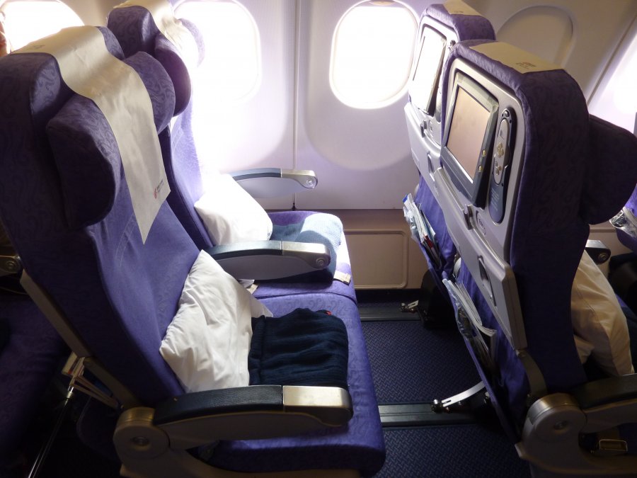 Air China Economy class A330_PEK-HKG_08.JPG