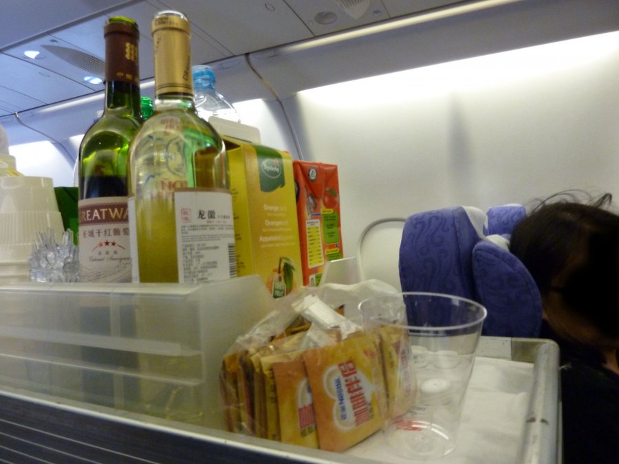 Air China Economy class A330_PEK-HKG_20.JPG