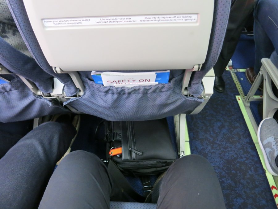 Air Greenland Economy class DH2, SFJ-JHS 09.JPG