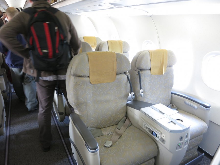 Asiana Business class A321 TAO-ICN, 05.JPG