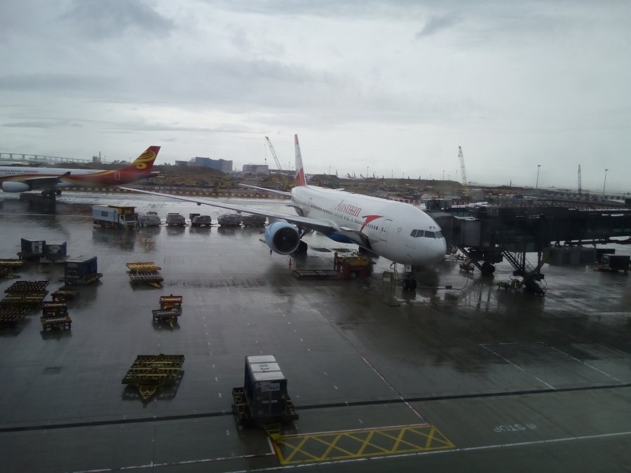 Austrian Business B777 HKG-VIE, 001.jpg