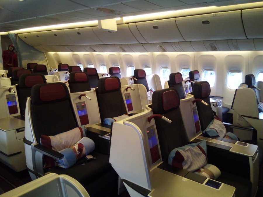 Austrian Business B777 HKG-VIE, 002.jpg