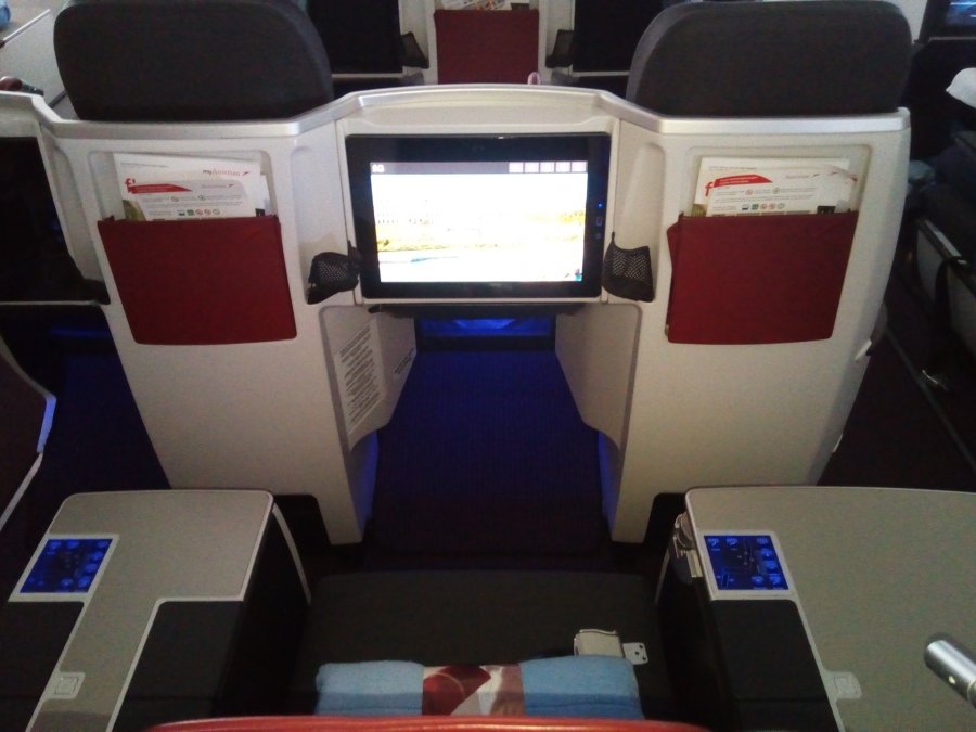 Austrian Business B777 HKG-VIE, 010.jpg