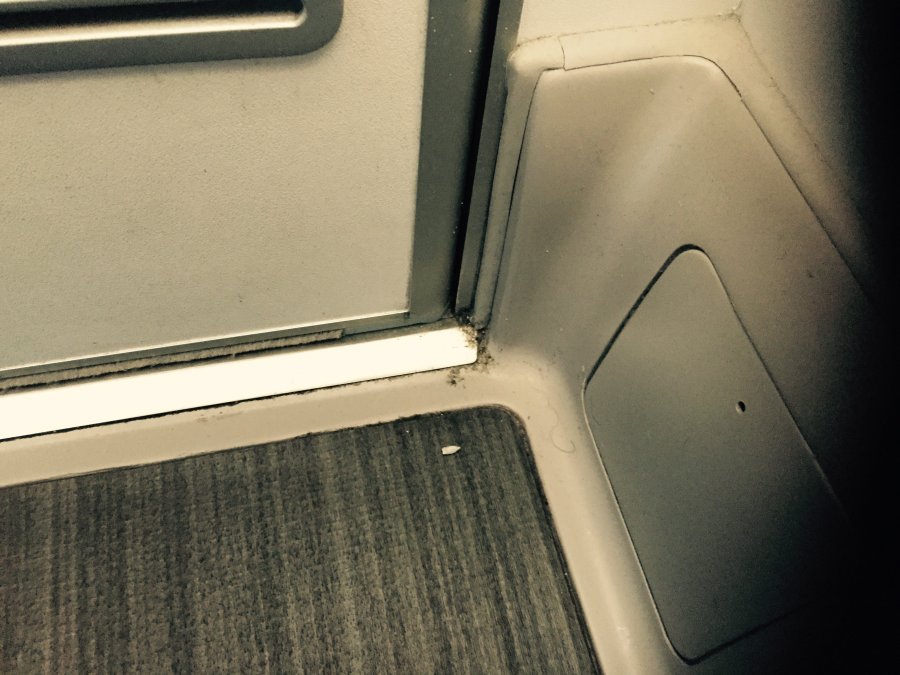 AY smuts i herr WC.jpg