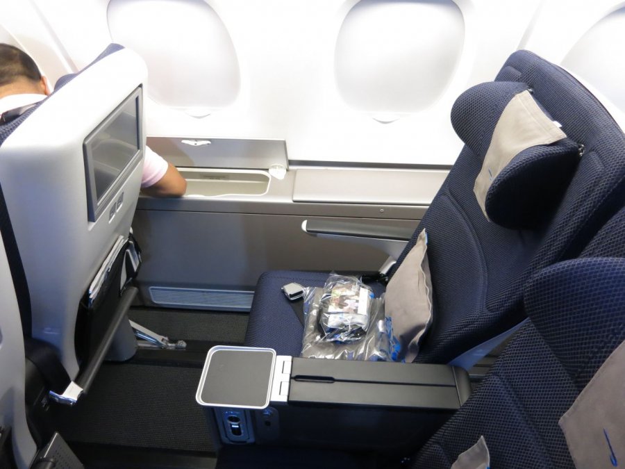 British Airways Premium Economy A380 LHR-HKG, 04.JPG