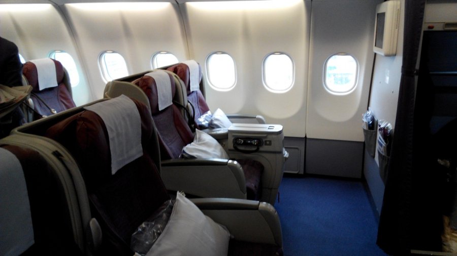 China Airlines Business class A330 HKG-TPE, 06.jpg