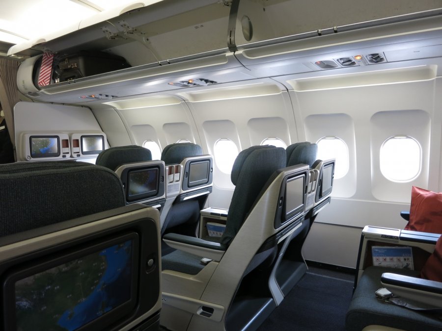 Dragonair Business A321, HKG-PEK_06.JPG