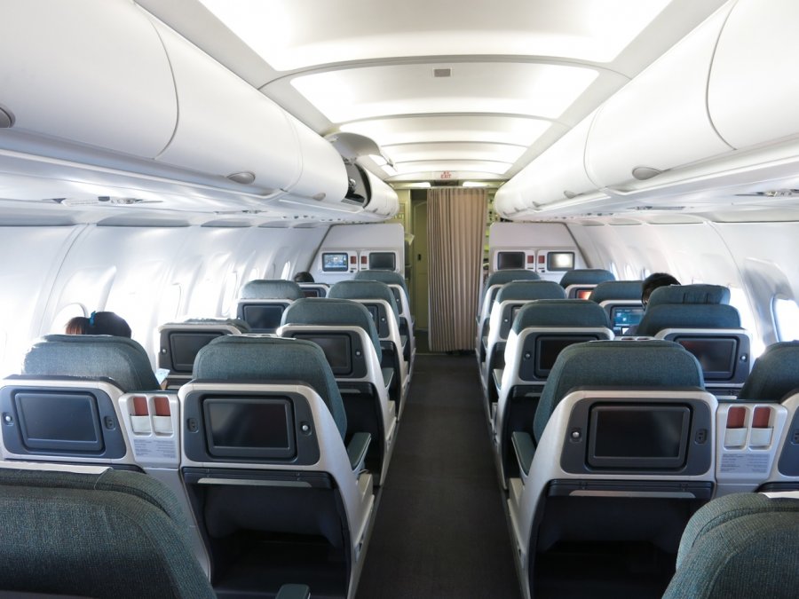 Dragonair Business A321, HKG-PEK_21.JPG