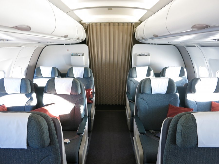 Dragonair Business A321, HKG-PEK_22.JPG