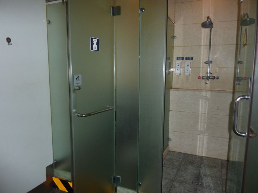Free shower, Beijing T3E airside, 02.JPG