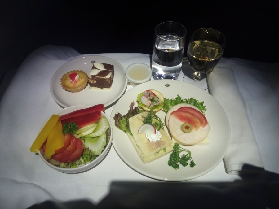 HKG-BKK Royal Jordanian Business B787, 426.jpg