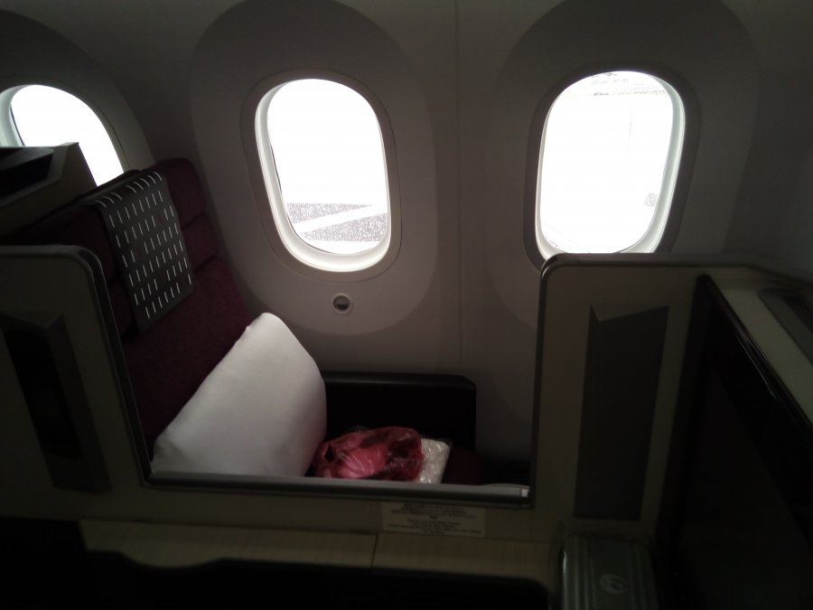 Japan Airlines Business B787 HEL-NRT, 01.jpg