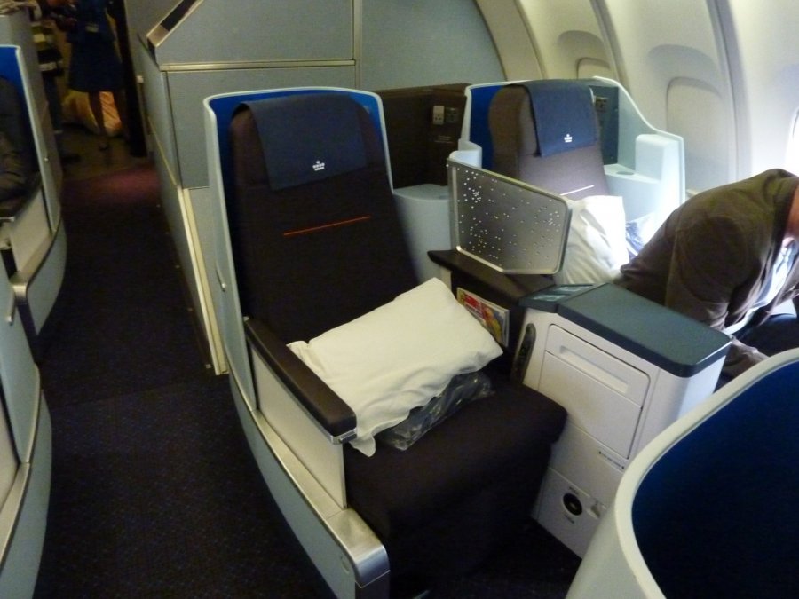 KLM Business class 747 AMS-HKG, 09.JPG