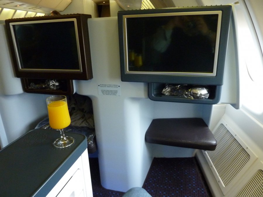 KLM Business class 747 AMS-HKG, 13.JPG