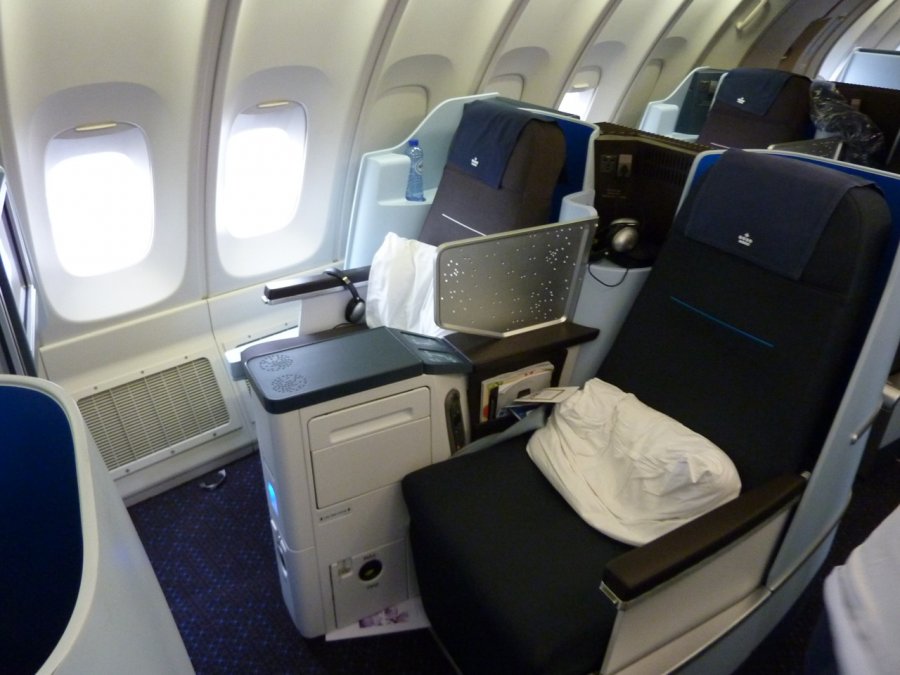 KLM Business class 747 AMS-HKG, 40.JPG