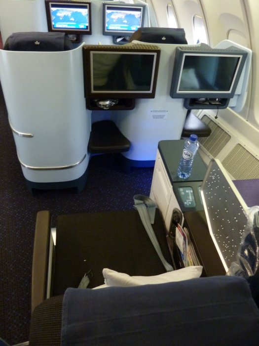 KLM Business class 747 AMS-HKG, 42.JPG
