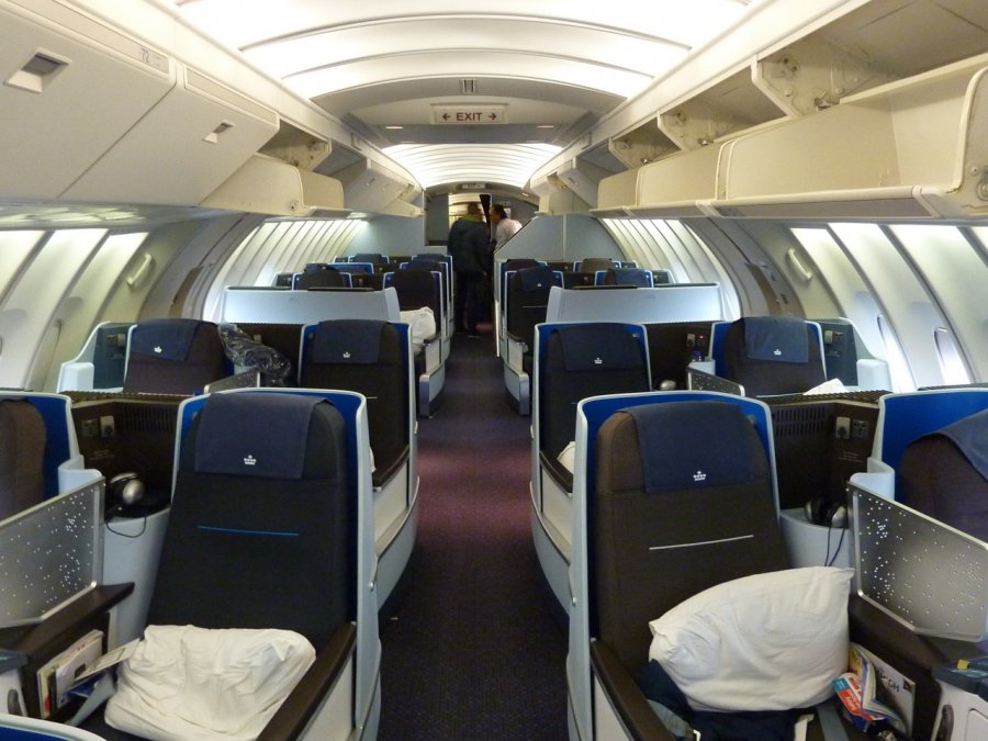 KLM Business class 747 AMS-HKG, 45.JPG