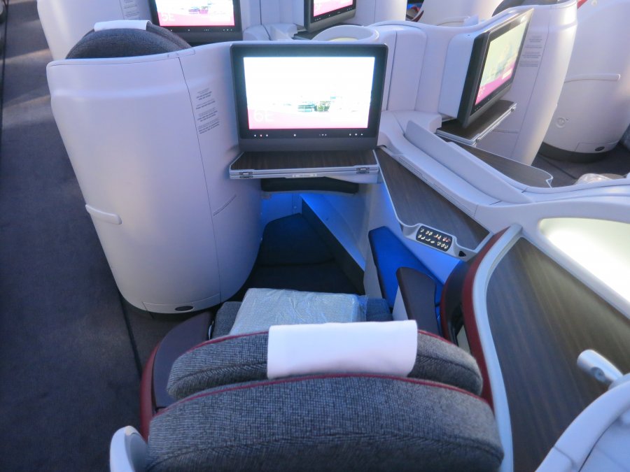 Qatar Airways Business class A350 BRU-DOH, 02.JPG