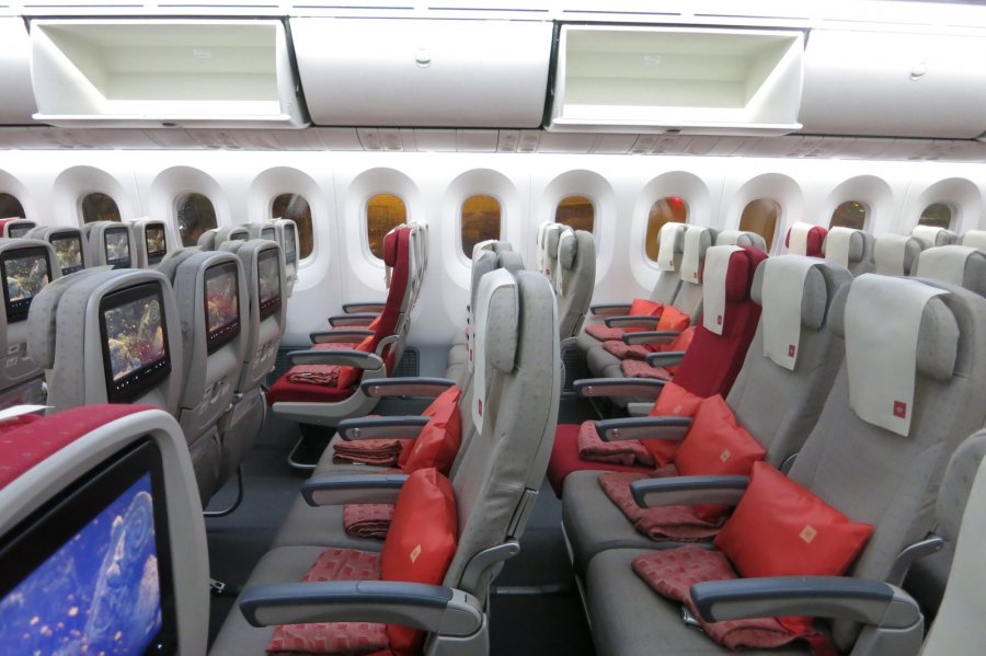 Royal Jordanian Economy B787 HKG-BKK, 01.JPG