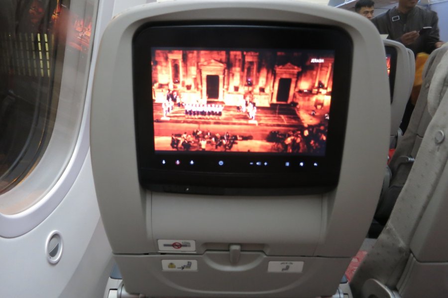 Royal Jordanian Economy B787 HKG-BKK, 05.JPG