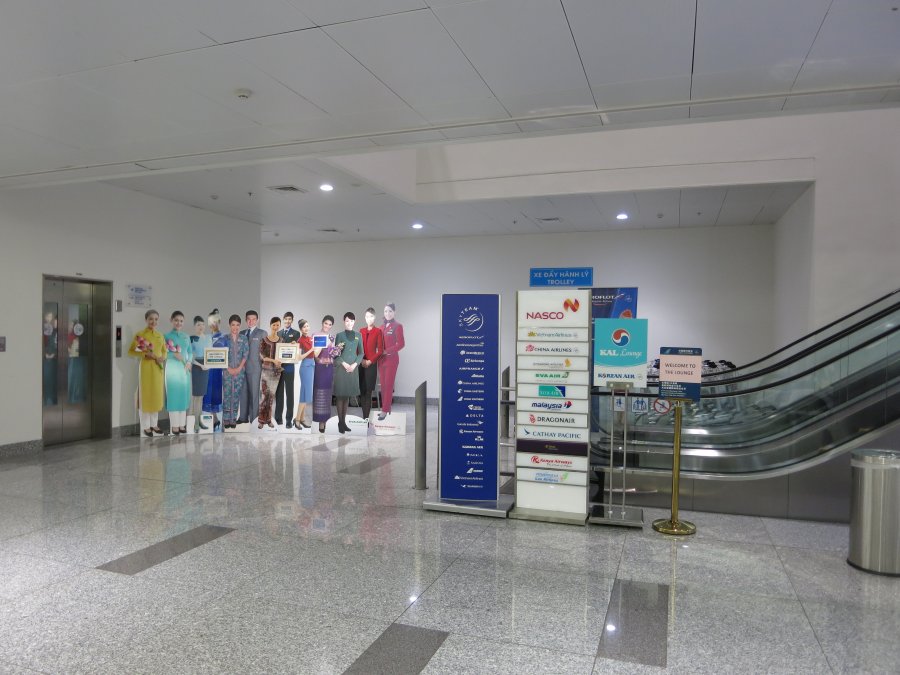 Vietnam Airlines Lounge, Hanoi, 01.JPG