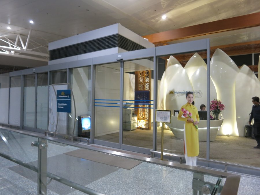 Vietnam Airlines Lounge, Hanoi, 03.JPG