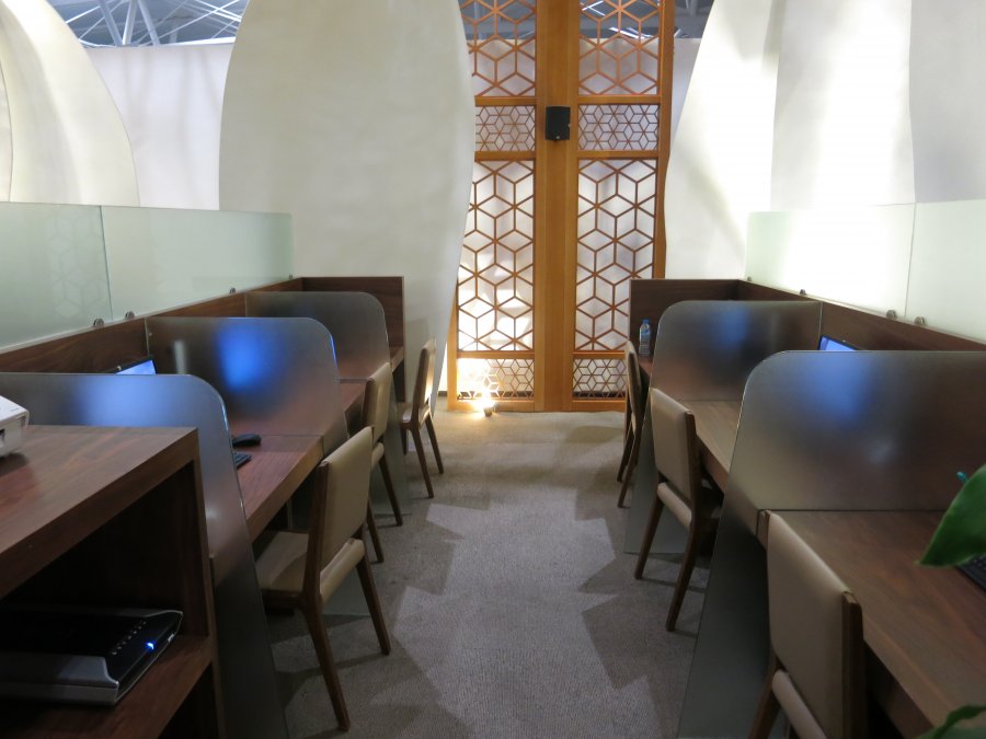 Vietnam Airlines Lounge, Hanoi, 06.JPG