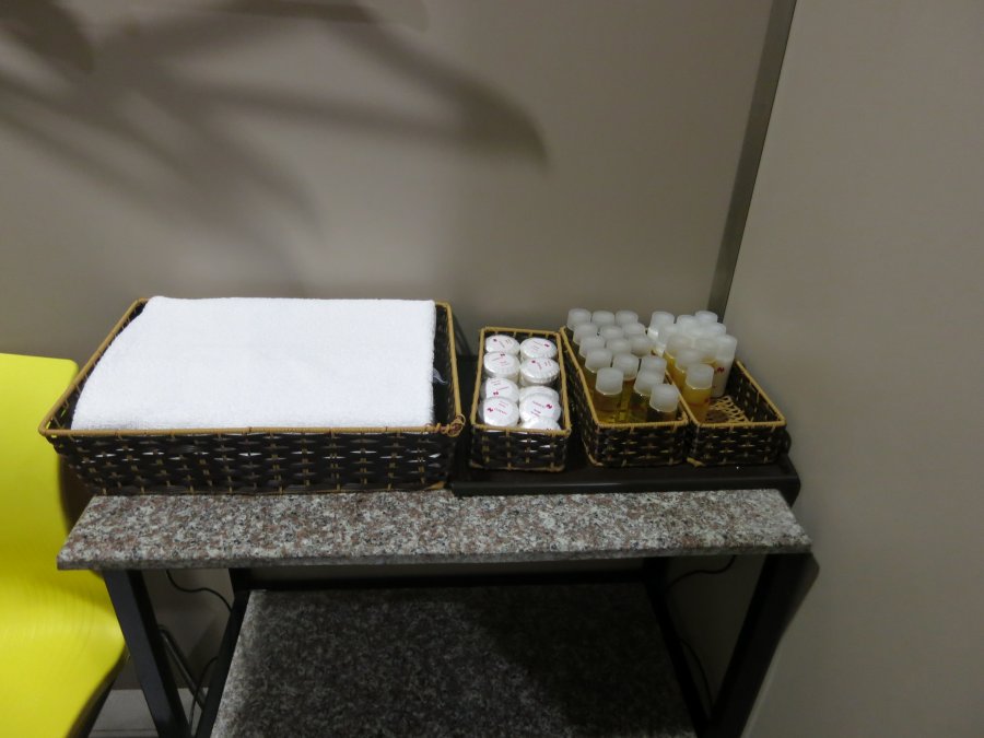 Vietnam Airlines Lounge, Hanoi, 27.JPG