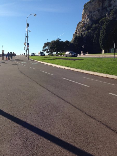 Påväg från hamnen till strandpromenaden.JPG