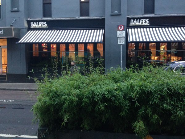 Väldigt trevlig resturang eller hak för att ta en öl på!.JPG