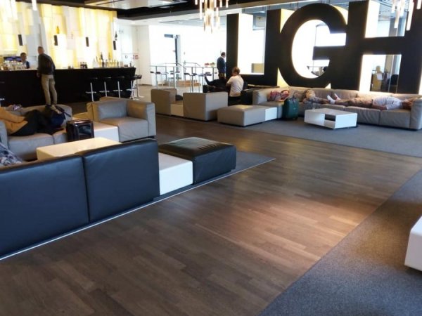 LufthansaSenatorLoungeFrankfurtAirport3.jpg