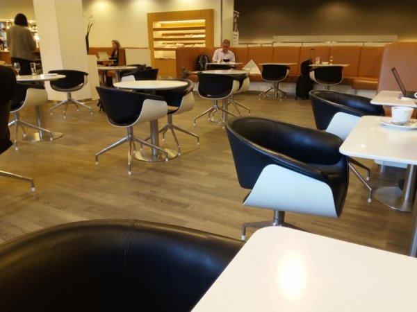 LufthansaSenatorLoungeFrankfurtAirport5.jpg